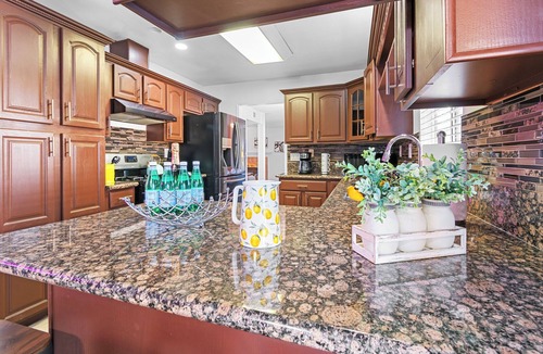 Las Vegas Villa | 5BR Luxury: Heated Pool, Hot Tub, Game Room & BBQ - 10 Min to Las Vegas Strip