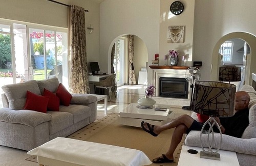 Sotogrande Villa | 5star A/C villa, 5 min beach & marina w bars refurb. pool & garden.