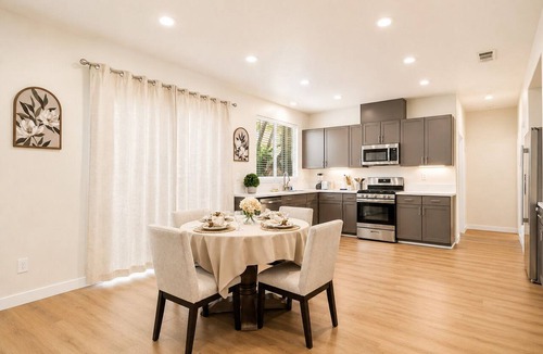 Eastvale House | 6BR Retreat/10 Beds/Near Sports Complex/4 kings