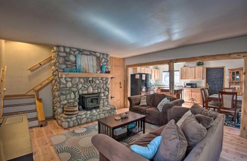Tahoe Paradise House | 7 Mi to Heavenly Ski Resort: Cozy Tahoe Cabin