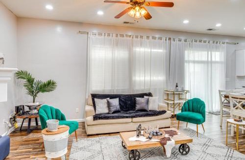 Greenacres House | 8 Mi to Beach Park: Bakersfield Gem w/Yard!