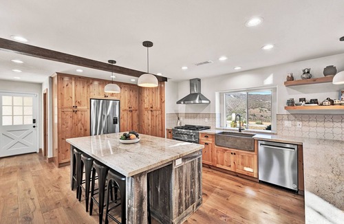 Temecula Villa | 9 acres Temecula Wine Country, Pool, jacuzzi, pickle ball, mini golf, basketball