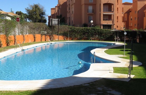 Puerto de la Duquesa Apartment | A spacious first floor with views of the vineyards and the sea.