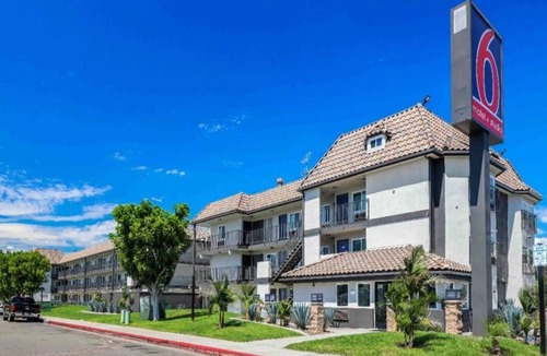 Central Escondido Apartment | ADA|2 Beds|Tub|Micfridge