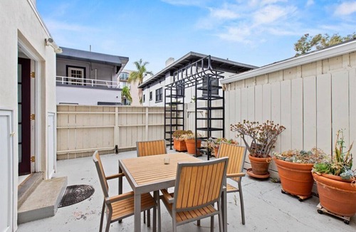 Park West Apartment | Adorable 1 Br. 1 Bath Apartment with AC in Sunny San Diego.