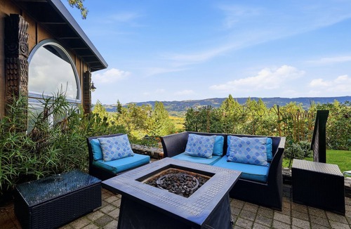 Geyserville Villa | Adventure Alexander Valley Lodge With Pool & Hot Tub 6 Bedroom Villa