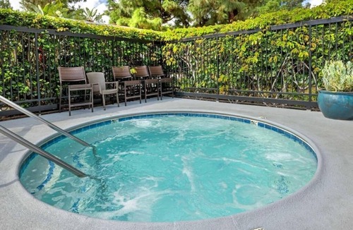 Anaheim Resort Hotel | Affordable Comfort Near Disneyland Entrance Ideal for Families