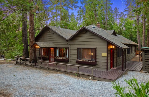 Idyllwild Cabin | Almost Heaven! A charming cabin on the creek walk to town with spa