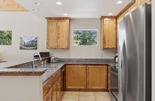 Yosemite West House | Alpine Aerie