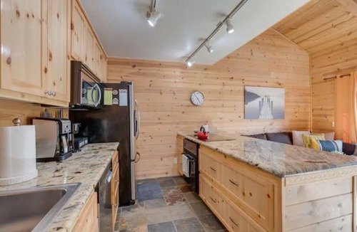 Upper Kingsbury House | Alpine Escape Monthly Rental
