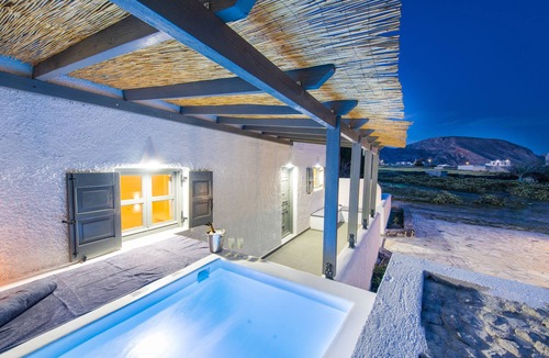 Agios Georgios House | Amanecer Apartments – Levantes | Romantic Jacuzzi Apartment