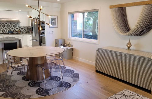 Burbank House | AMAZING PANORAMIC VIEWS and INFINITY HOT TUB at a modern, smart home