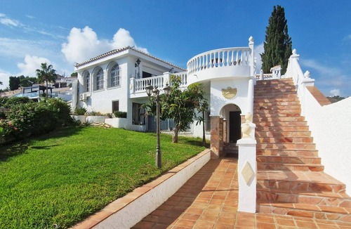 Velilla-Taramay Villa | Amazing Villa with panoramic sea views close to the sea