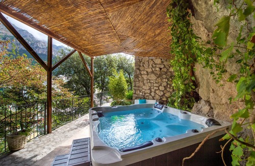 Positano Villa | AMORE RENTALS - Villa Elio with Sea View, Heated Pool and Parking