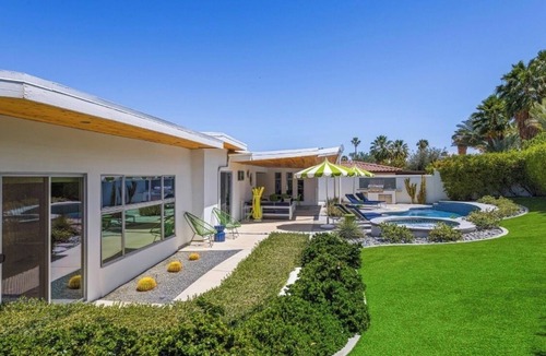 Magnesia Falls Cove House | An Extra Hour of Sunshine, Southern California Desert