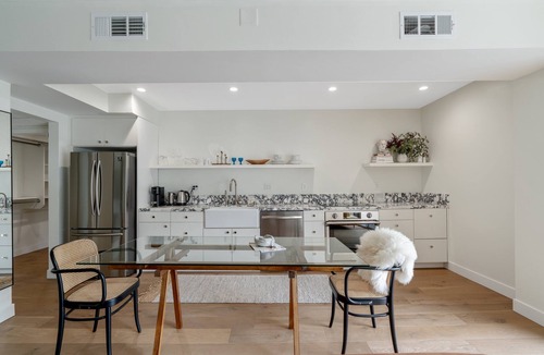 Norma Triangle Condo | An Oasis off Sunset Blvd. Walking distance to great restaurants and nightlife.
