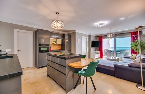 Urbanizacion Marbessa Apartment | Apartment 'Beach Marbella' with Sea View, Pool and Air Conditioning