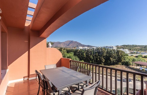 Buenas Noches Apartment | Apartment 'Duplex Estepona' with Mountain View, Wi-Fi and Air Conditioning
