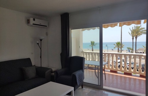 El Morche Apartment | Apartment facing the sea, on the beach, beautiful views