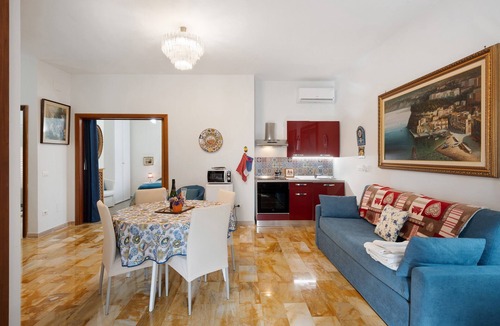 Seiano Apartment | Apartment 'La Maison De Julie' with Mountain View, Wi-Fi and Air Conditioning