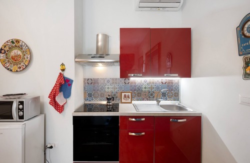 Seiano Apartment | Apartment 'La Maison De Julie' with Mountain View, Wi-Fi and Air Conditioning