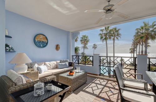 Bahia de Casares Apartment | Apartment 'La Perla de Marakech 14' close to the Beach with Sea View, Pool & Wi-Fi