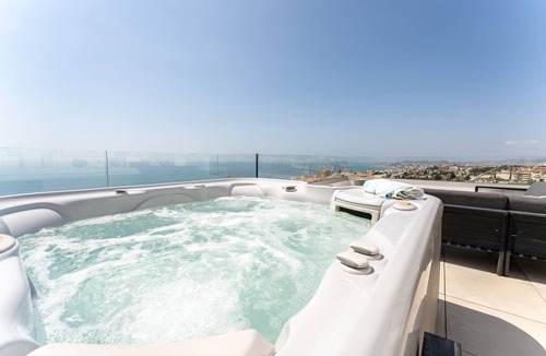 Fuengirola Apartment | Apartment 'Luxury Penthouse with Rooftop' with Sea View, Wi-Fi and Air Conditioning
