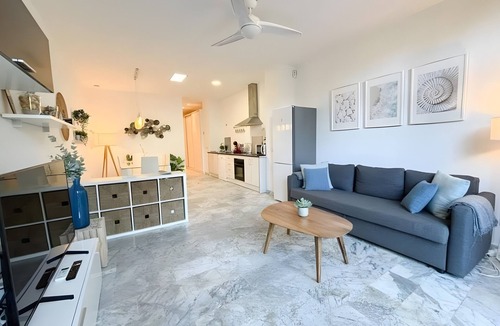 Bahia Dorada Apartment | Apartment 'Ola De Mar' with Shared Pool, Wi-Fi and Air Conditioning