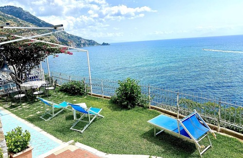Praiano Apartment | Apartment overlooking the sea with private terrace, private access to the sea.
