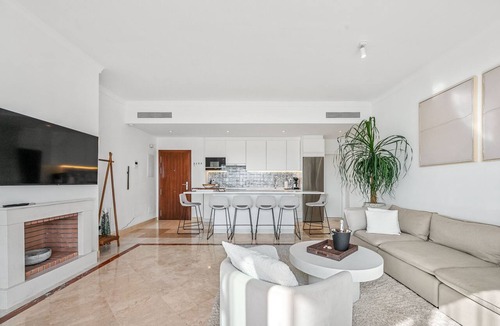 New Golden Mile Apartment | Apartment 'Paraiso Pueblo' with Sea View, Wi-Fi and Air Conditioning