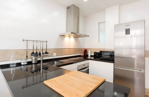 La Goleta Apartment | Apartment 'Quiet, Bright and Central' with Shared Terrace, Wi-Fi and Air Conditioning