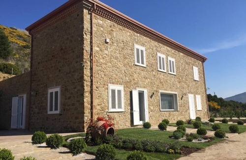 Castellabate Villa | App.to Jasmine, sea view 450 meters, with equipped garden.