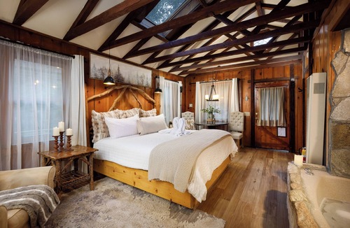 Twin Peaks Hotel | Arrowhead Pine Rose Cabins
