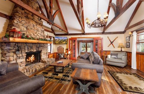 Twin Peaks Resort | Arrowhead Pine Rose Cabins