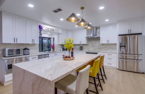San Diego House | Artesian Estates -5BR Retreat- Games & Views