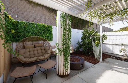 Clairemont House | Artist micro-villa with kitchen, firepit & theater
