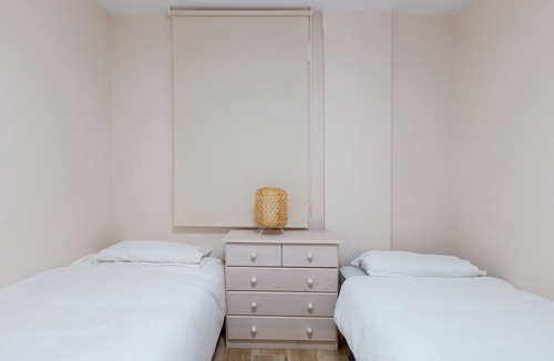 Parque Ayala Apartment | Auxi's Home - Three Bedroom Apartment, Sleeps 5