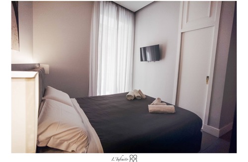 Quartieri Spagnoli Bed & Breakfast | B&B L'Infinito 88 Charmant Rooms - Room 1 - King Superior with balcony