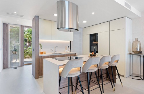 Puerto Banus Ski Chalet | Banus Bay Townhouse - 5 Bed Townhouse nr Banus