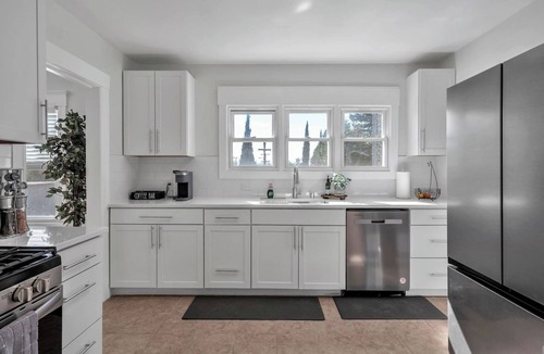 Vallejo House | Bay-Area Escape w/Driveway Parking – Sleeps 8