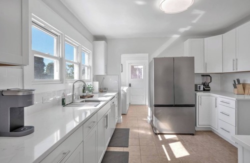 Vallejo House | Bay-Area Escape w/Driveway Parking – Sleeps 8