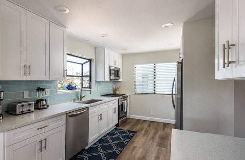 South Mission Beach Villa | Bay Breeze