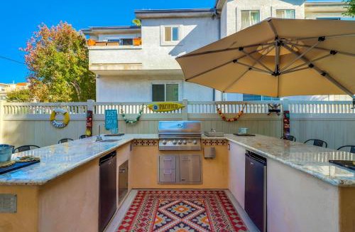 Crown Point House | Bay View Dream Home - IndoorOutdoor Living, Rooftop & Steps to Bay