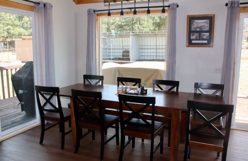 Woodlands Cabin | Beach to Mountains Chalet: Peaceful retreat with mountain views away from crowds