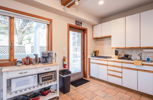 El Granada House | Beach Villa Home - Walk to Beaches, Trails, Restaurants, Activities & more