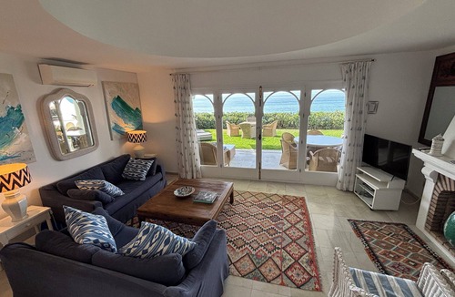 Golden Mile Villa | BEACHFRONT , Central, quiet, parking, pool