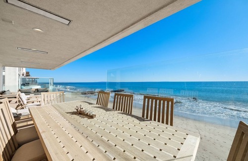 Central Malibu House | Beachfront- Centrally Located off PCH on Dry Beach
