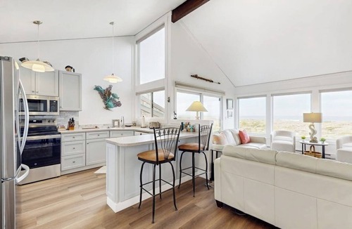 Castroville Condo | Beachfront condo with private patio, beach access, shared pool & hot tub.