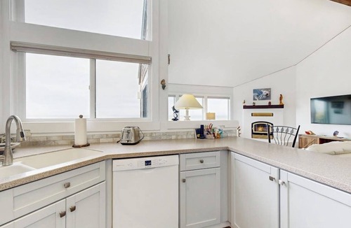 Castroville Condo | Beachfront condo with private patio, beach access, shared pool & hot tub.