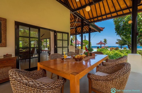 Dencarik Villa | Beachfront Villa at Lovina 10P, Pool, BBQ